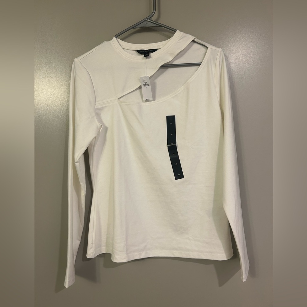 NWT white long sleeves banana republic shirt with cute cutout, size M